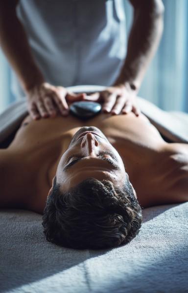 Massage aux pierres chaudes homme Massage aux pierres chaudes homme